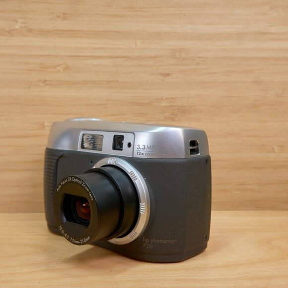 Vintage HP Photosmart 720 Digital Camera, 3.3MP 3x Optical Zoom - Picture 3 of 9